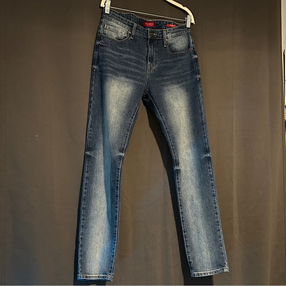 GUESS Med-Rinse Skinny Jeans